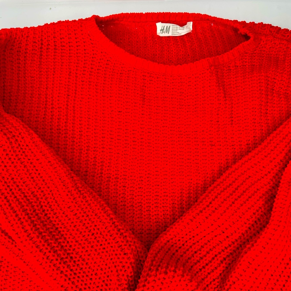 Read knitted sweater from H&M size 8-10